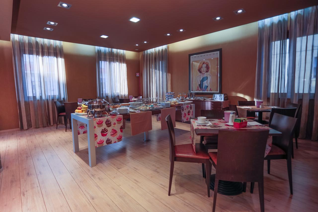 Hotel Fortyfive Кивасо Екстериор снимка