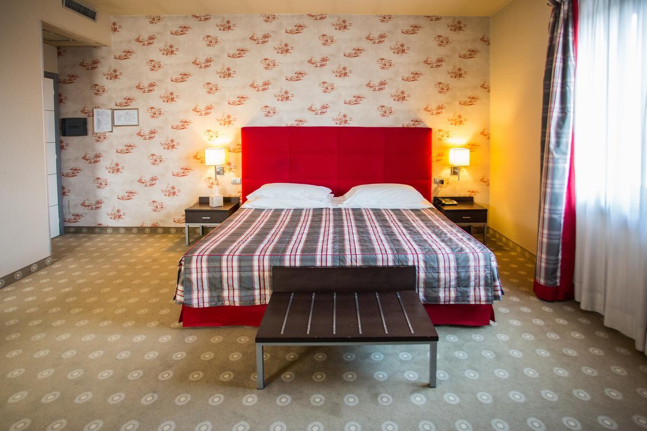 Hotel Fortyfive Кивасо Екстериор снимка