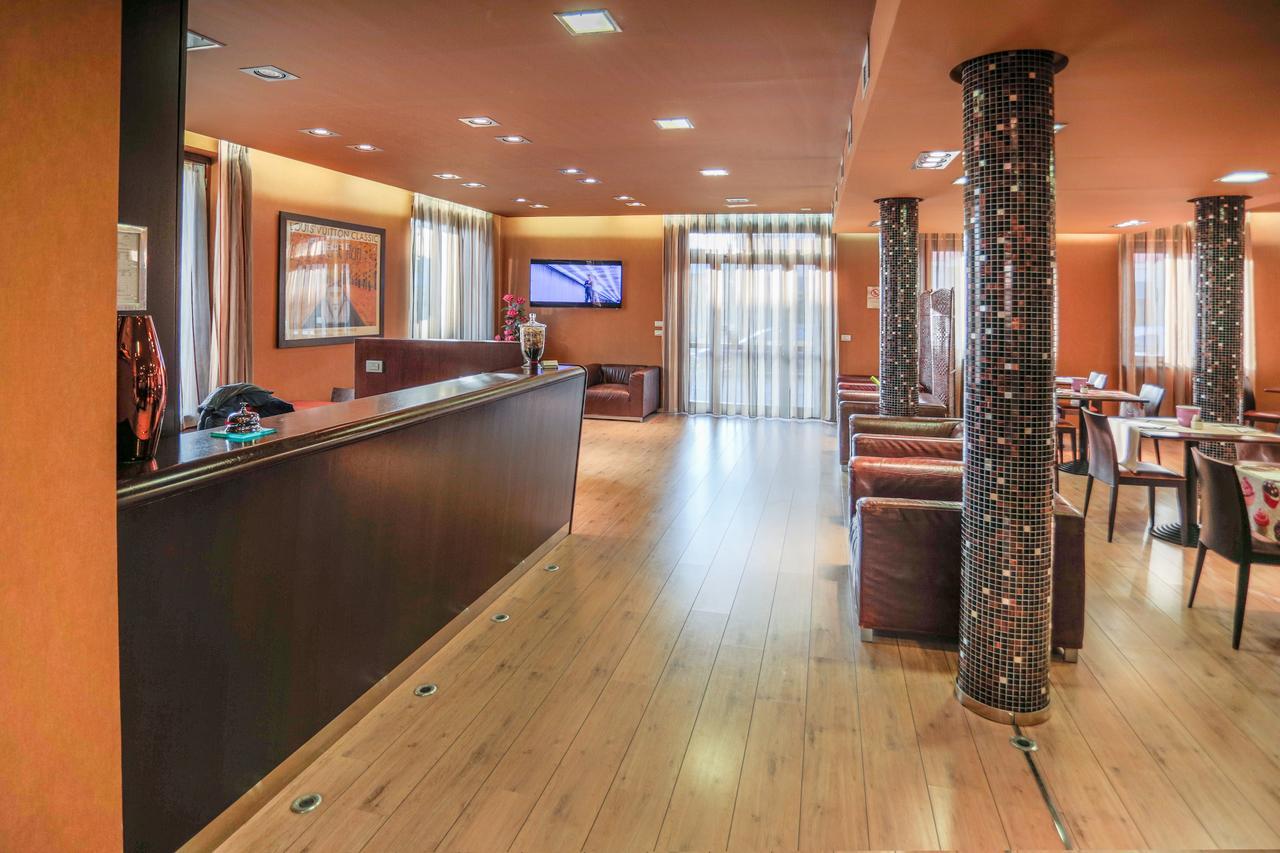 Hotel Fortyfive Кивасо Екстериор снимка