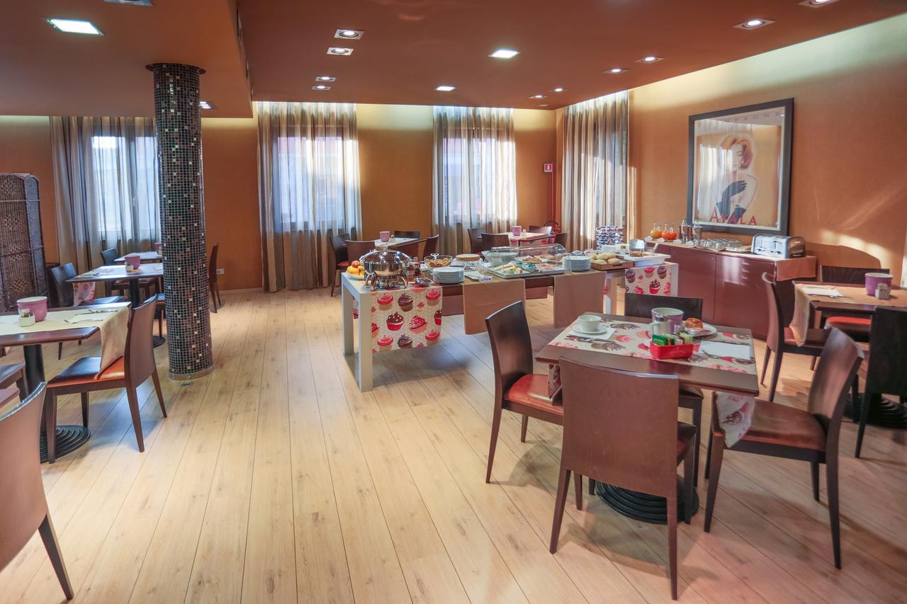 Hotel Fortyfive Кивасо Екстериор снимка