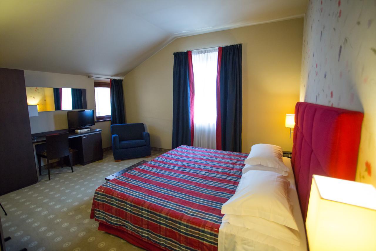Hotel Fortyfive Кивасо Екстериор снимка