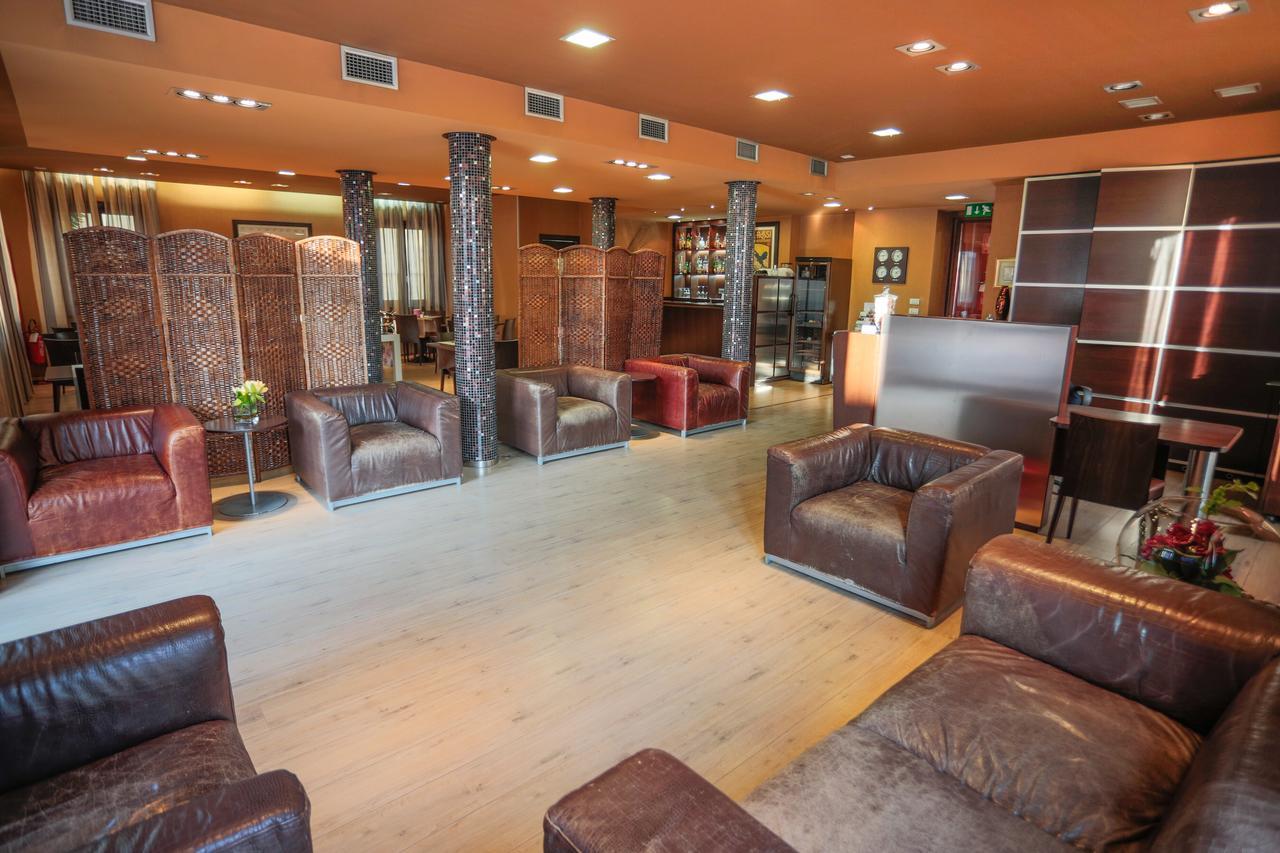 Hotel Fortyfive Кивасо Екстериор снимка