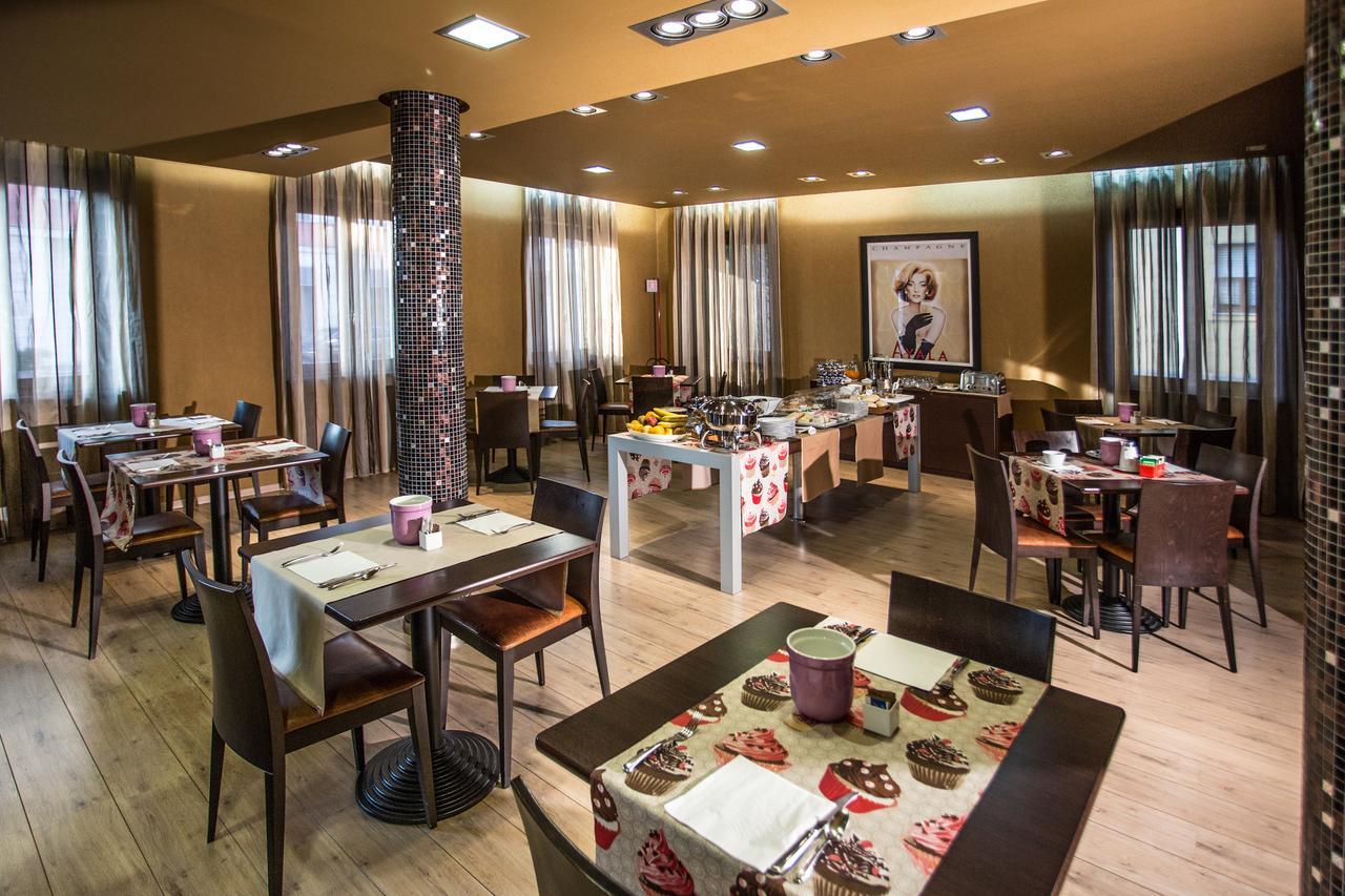 Hotel Fortyfive Кивасо Екстериор снимка