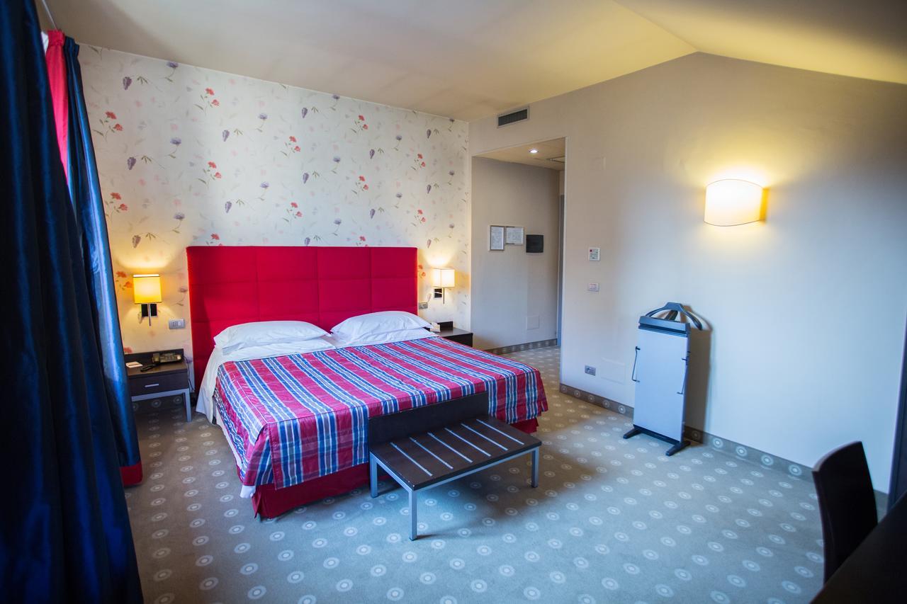 Hotel Fortyfive Кивасо Екстериор снимка